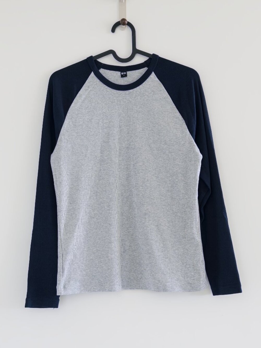 Uniqlo Soft Ribbed T-Shirt (Raglan Sleeve), Navy gray, Size M